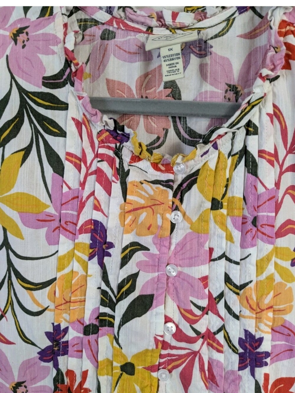 St. John's Bay Women's 1X Multi Floral Sleeveless Boho Blouse Pintucked Cotton - Picture 3 of 5